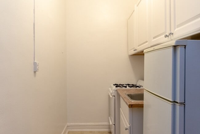 Building Photo - 2825 N Burling St