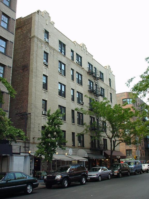 Building Photo - 218 W 10th St