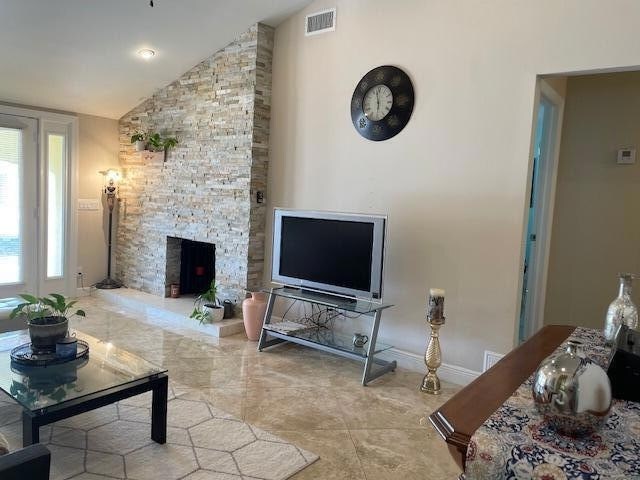 Building Photo - 832 Green St