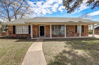Building Photo - 1717 S Park Rd