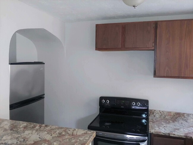 Kitchen - 680 Florida Ave