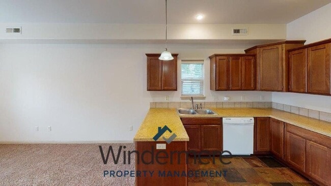 Building Photo - coll1100