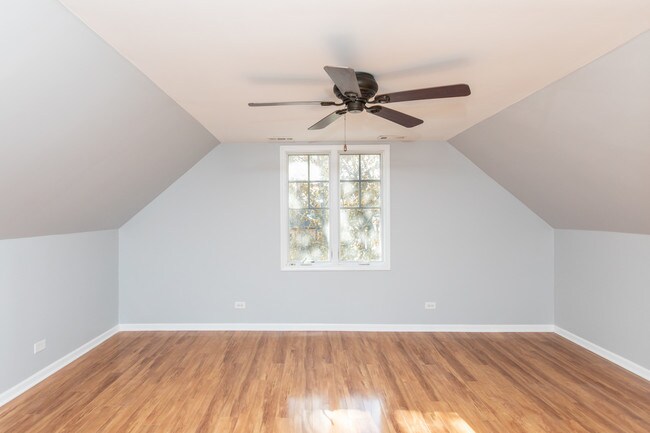 Foto del edificio - 5758 W Warwick Ave