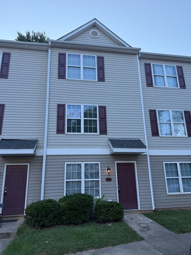 Building Photo - Amazing Location Near Downtown and NC Stat...