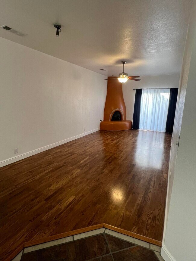 Foto del edificio - 423 Phoenix Ave NW