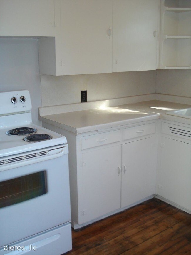 Building Photo - 204 1st Ave SW