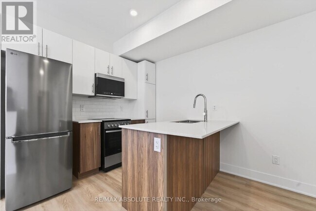 Photo du bâtiment - 183 Columbus Ave