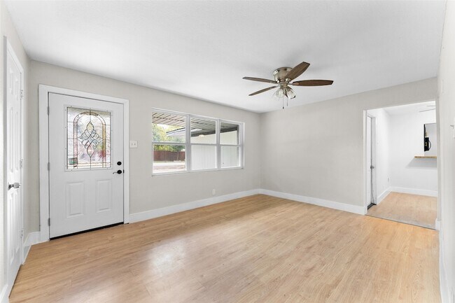 Foto del edificio - 12721 Dodson St
