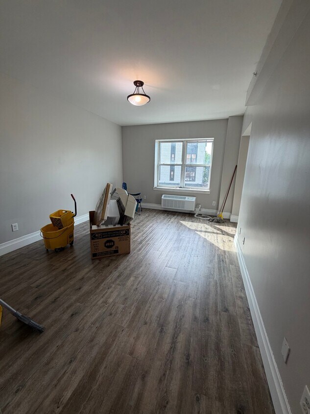 Building Photo - 106 N Grove St