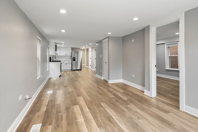 Building Photo - 4624 N Springfield Ave
