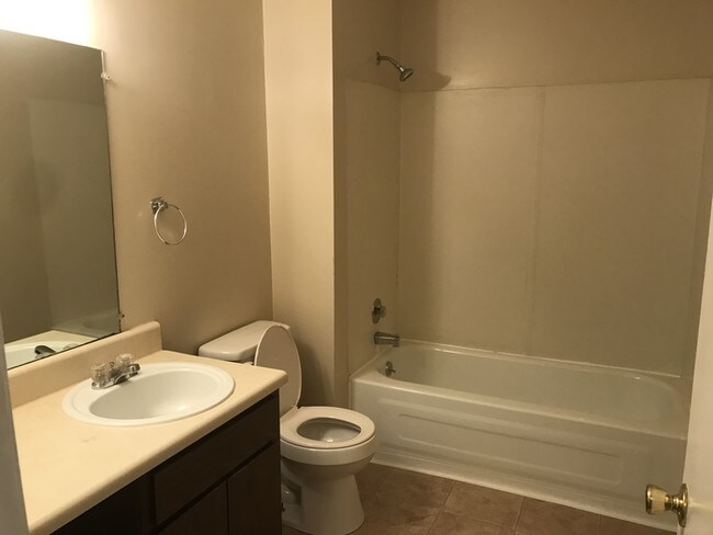 Foto del edificio - East Ridge 2Bed/2Bath 1/2 Off Deposit!!