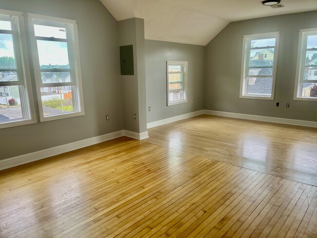 Building Photo - 161 Shawmut St