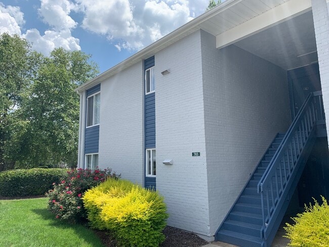 Building Photo - Hampton Apartments