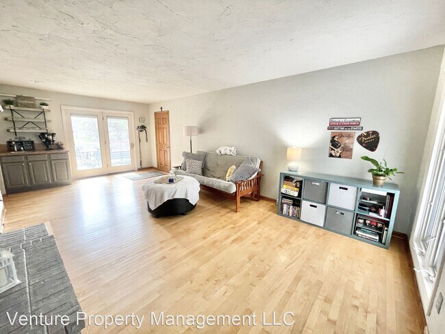 Building Photo - 4 br, 3.5 bath House - 15685 Brojan Drive