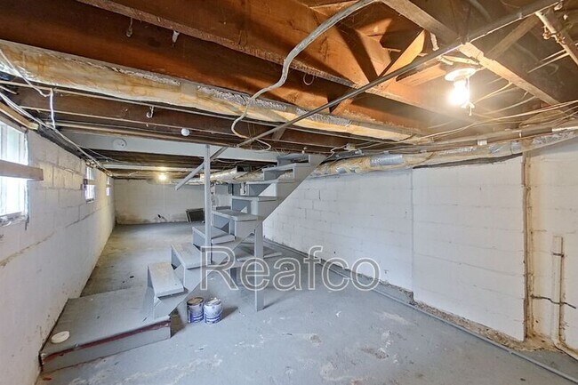 Building Photo - 461 Reinhard Ave