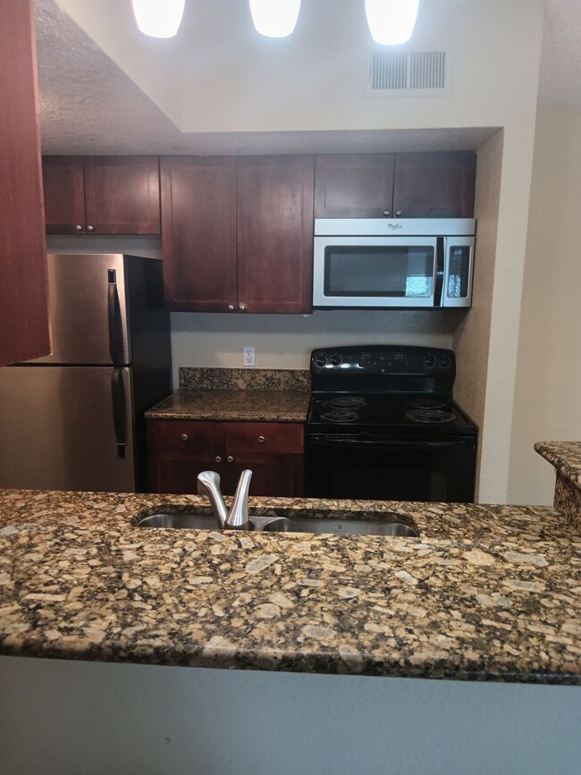 Building Photo - 1 bed 1 Bath Villa Medici