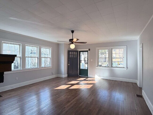 Building Photo - Rare Downtown Asheville Rental: 3BR/2BA House with Huge Yard & City Convenience- Dogs allowed!