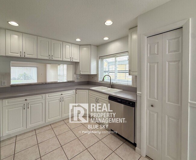 Building Photo - 6554 Gentle Ben Cir