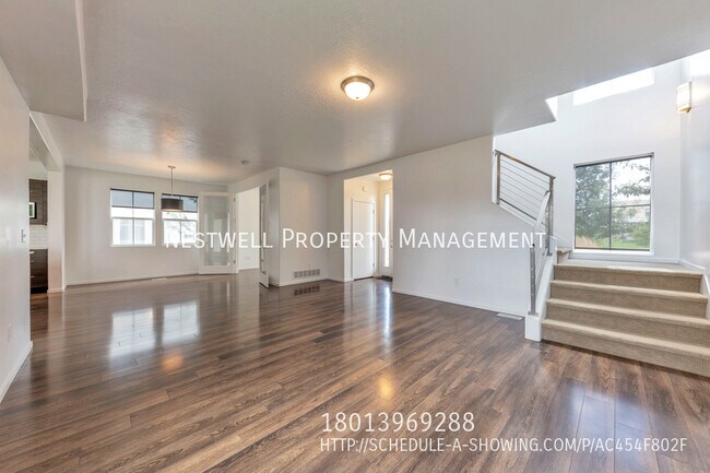 Building Photo - Fantastic Modern Solar Home in Daybreak