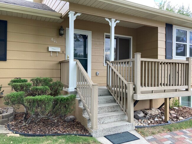 Building Photo - 601 Parkhill Dr
