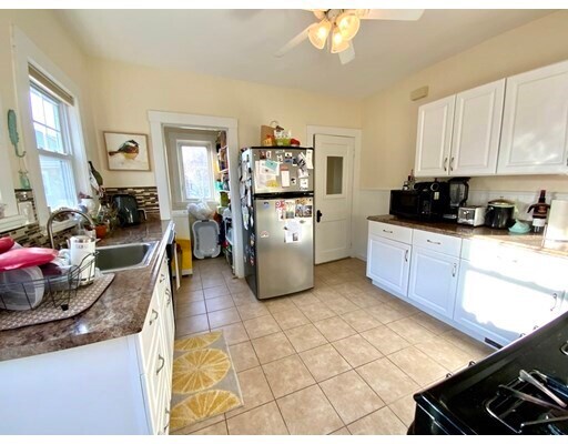 Building Photo - 68-70 Everett St