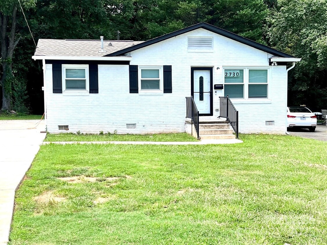 Primary Photo - 2730 Eastway Dr