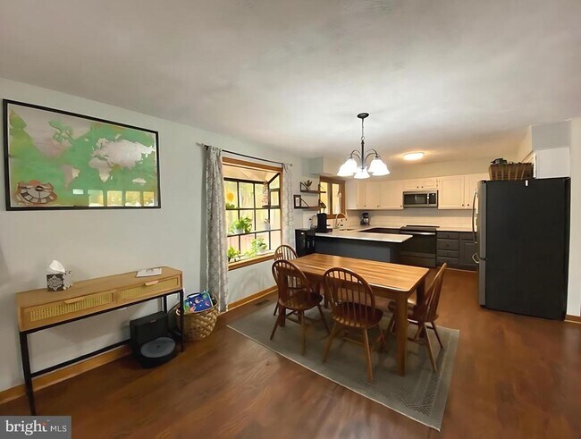 Foto del edificio - 8624 Valley Dr