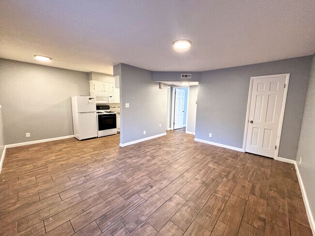 Foto del edificio - 1B/1B Condo! All Utilities Included! Near ...