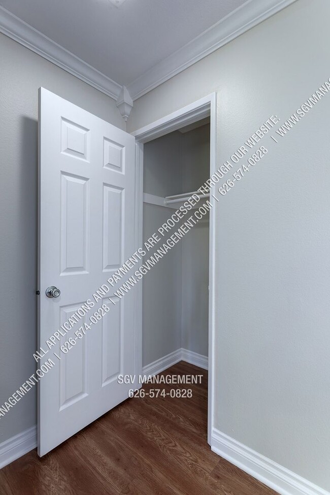 Building Photo - Condo with Pool, Washer & Dryer, Hardwood ...