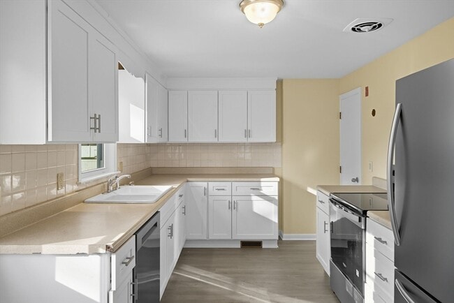 Building Photo - 33 Park Dr