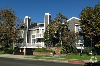 Primary Photo - 3560 Hughes Ave