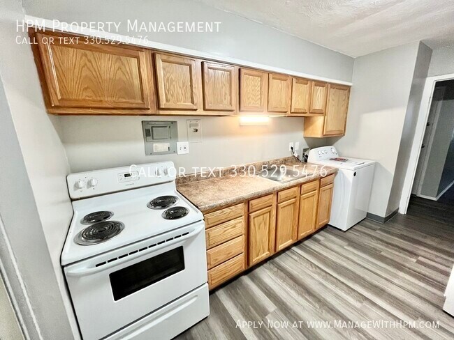 Foto del edificio - Remolded Three Bedroom Apartment for Rent ...