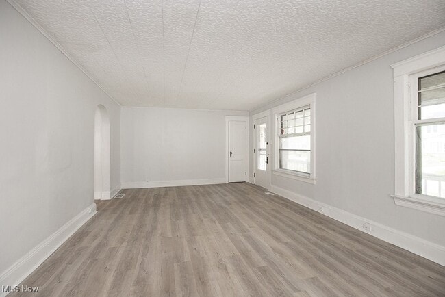 Building Photo - 15409 Grovewood Ave