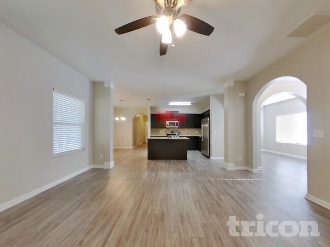 Building Photo - 457 Shady Glen
