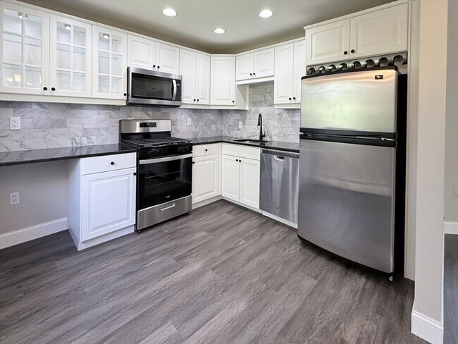 Foto del edificio - 2 bedroom in sought after Heritage Green Condo Association