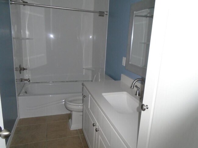 Building Photo - 2 bedroom in Jacksonville FL 32256