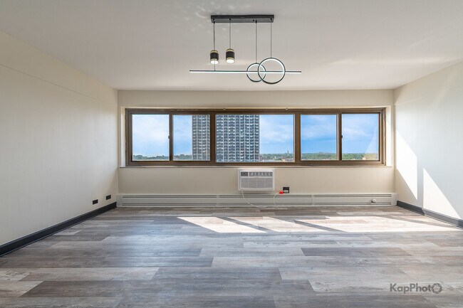 Foto del edificio - 7337 S South Shore Dr