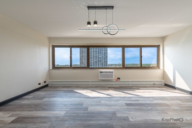Building Photo - 7337 S South Shore Dr