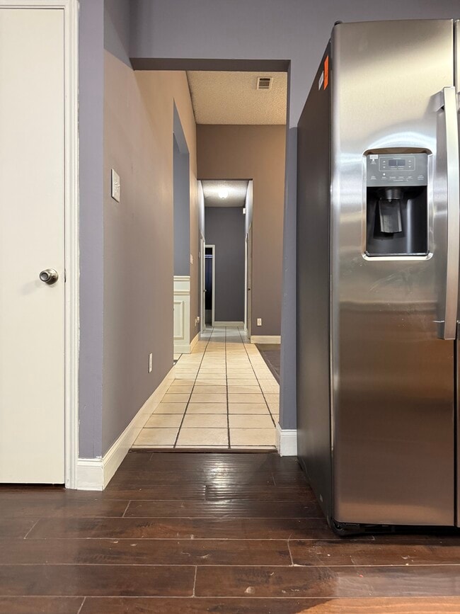 Building Photo - 3758 Oak Meadow Dr