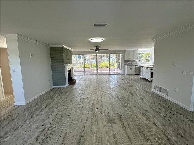 Building Photo - 812 Bayview Dr