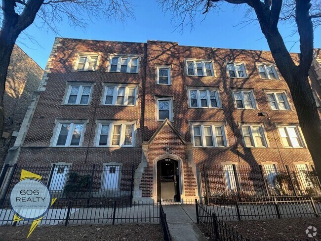 Building Photo - 2000 W Jarvis Ave