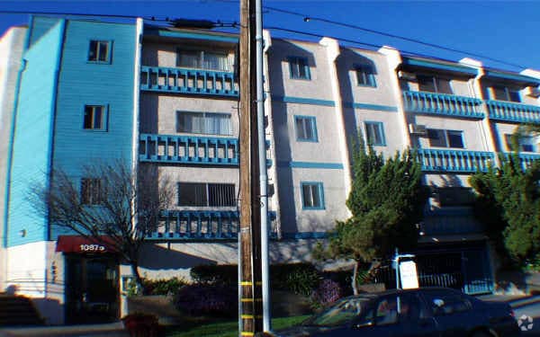 Building Photo - Kling Courtyard Apartments