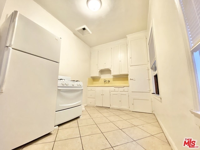 Building Photo - 608 S Dunsmuir Ave