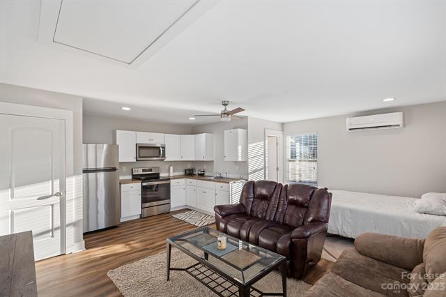 Building Photo - 4023 Willow Green Pl