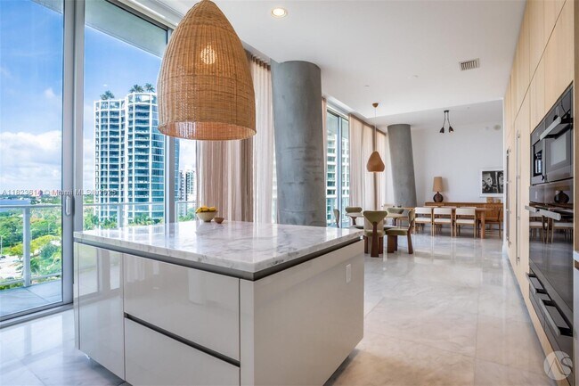Foto del edificio - 2675 S Bayshore Dr