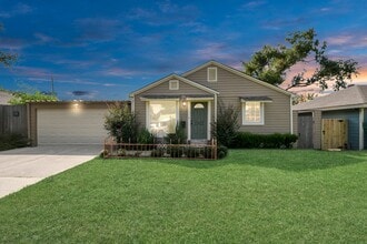 Building Photo - 2322 Haldane Dr