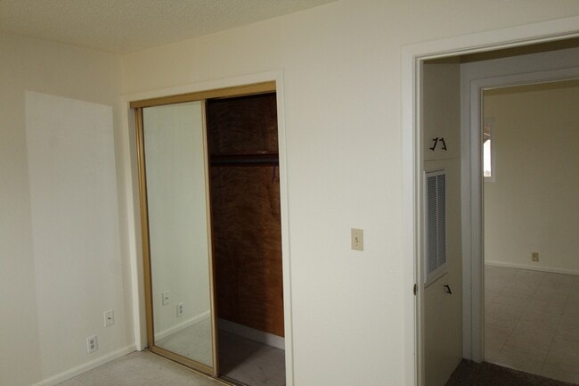 Building Photo - 4111 Homedale Rd