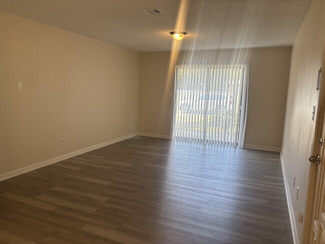 Foto del edificio - 1701 Paulding Ave