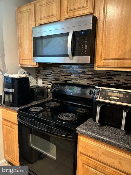 Foto del edificio - 419 Ashleaf Ave