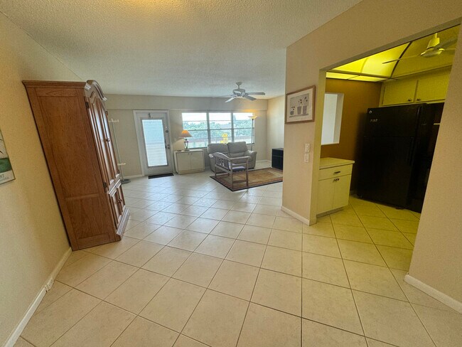 Building Photo - 157 Mansfield D